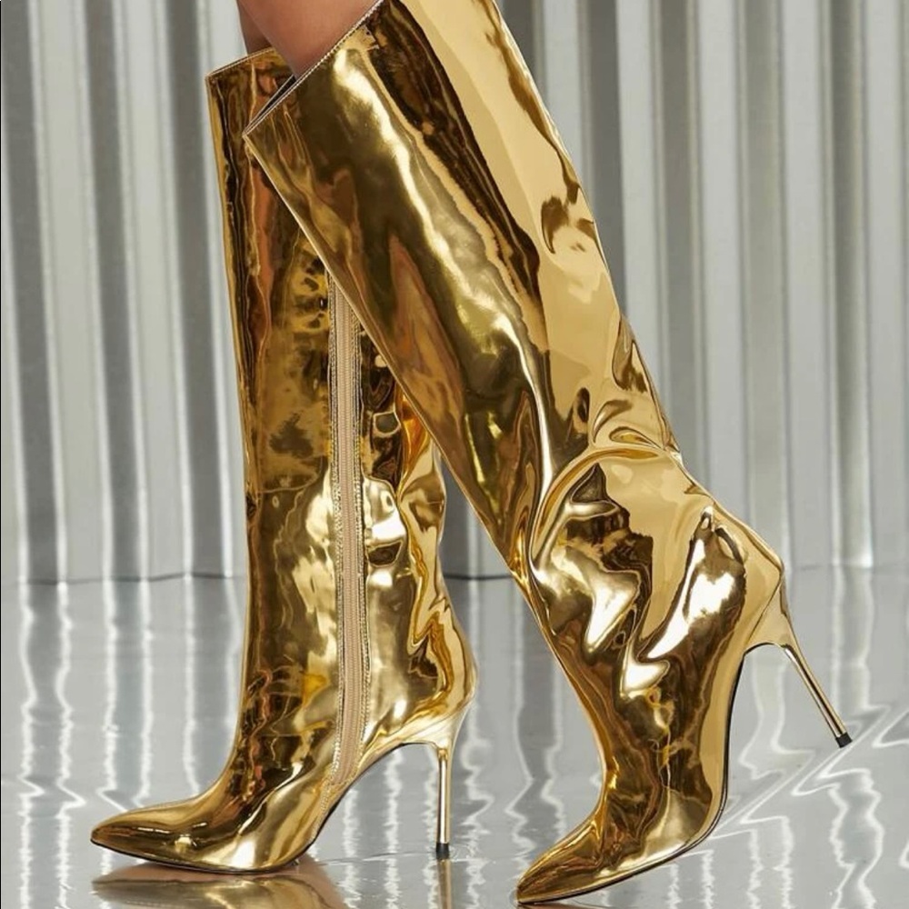 BRAND NEW / GOLD BOOT